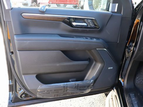 New 2026 Chevrolet Suburban High Country image 4