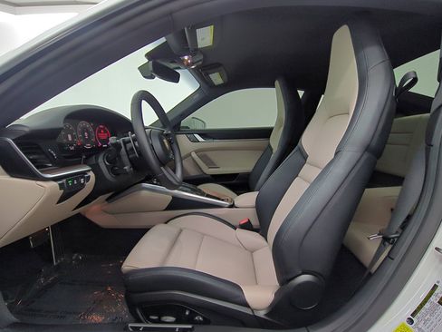 Certified 2025 Porsche 911 Carrera RWD image 5