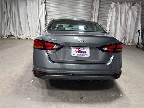 Used 2025 Nissan Altima 2.5 SV FWD image 5