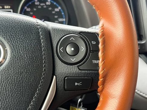 Used 2018 Toyota RAV4 XLE w/ All Weather Liner Package FWD image 28