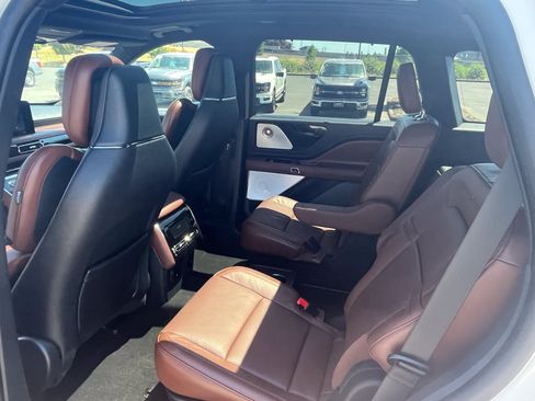 Used 2025 Lincoln Aviator Reserve w/ Luxury Package AWD/4WD image 11