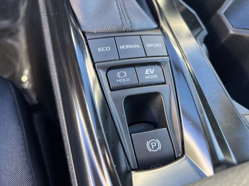 Used 2025 Toyota Camry LE FWD image 32