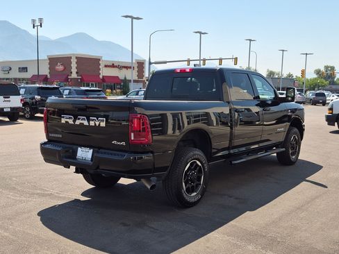 Used 2025 RAM 2500 Laramie AWD/4WD image 3