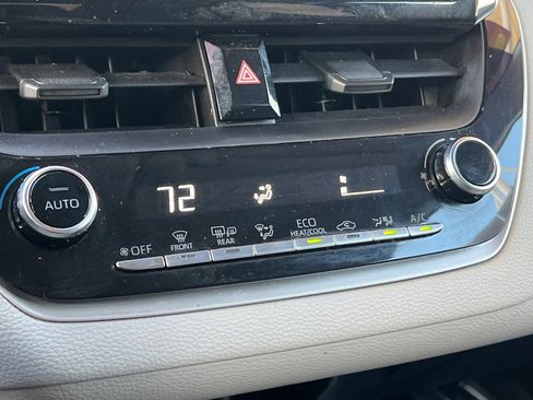 Certified 2021 Toyota Corolla LE image 24