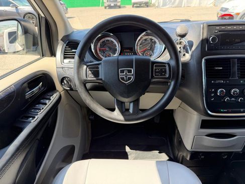 Used 2014 Dodge Grand Caravan SE w/ Quick Order Package 29E SE FWD image 31