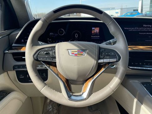 Used 2024 Cadillac Escalade Sport Platinum image 17