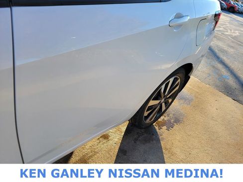 Used 2022 Nissan Versa SR w/ Convenience Package image 12