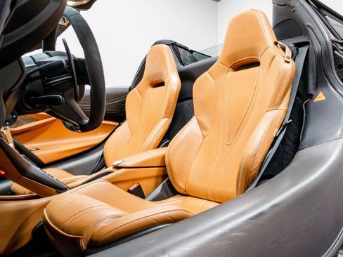 Used 2019 McLaren 720S Luxury RWD image 9