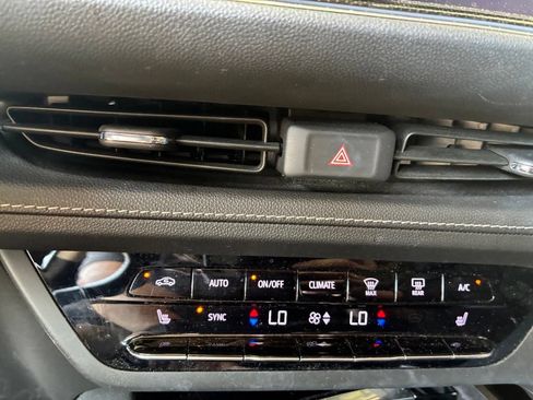 Used 2021 Buick Envision Essence w/ Sport Touring Package FWD image 11