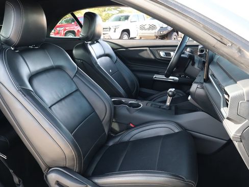 Used 2025 Ford Mustang Premium RWD image 31