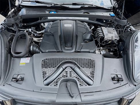 Used 2022 Porsche Macan S w/ Premium Package Plus image 35