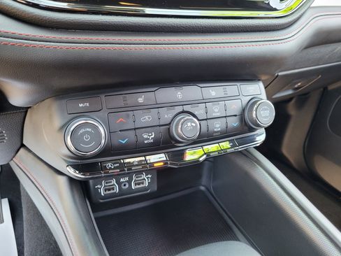 Used 2023 Dodge Durango GT AWD/4WD image 21