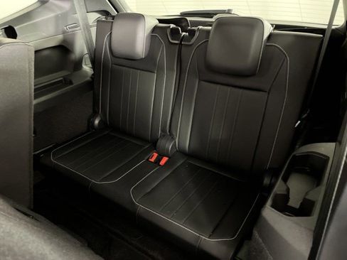 Used 2023 Volkswagen Tiguan SE R-Line FWD image 40