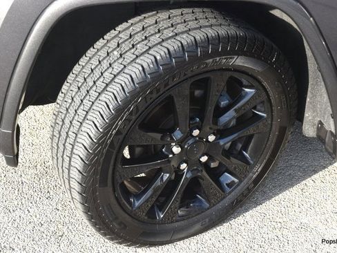 Used 2019 Jeep Grand Cherokee Altitude image 5