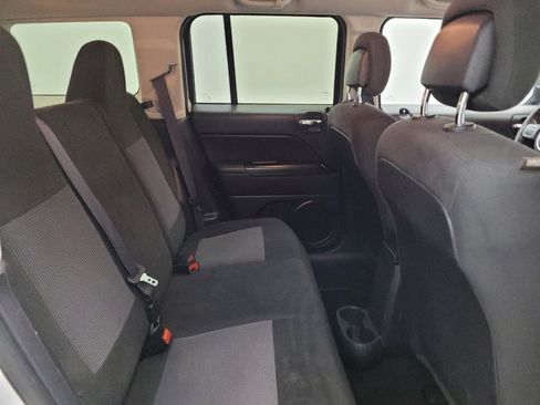 Used 2016 Jeep Patriot Latitude AWD/4WD image 19