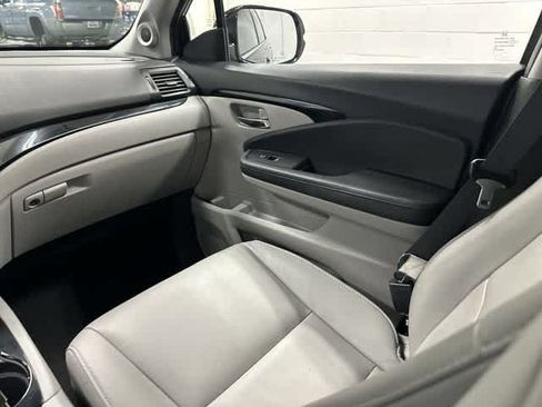 Used 2020 Honda Pilot Touring image 13