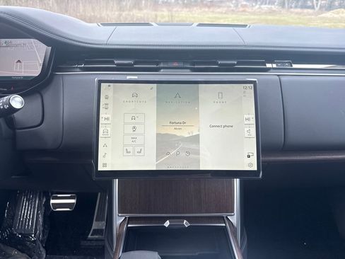 New 2026 Land Rover Range Rover Long Wheelbase SE AWD/4WD image 23