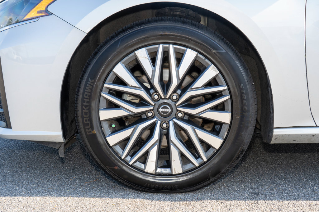 Used 2024 Nissan Altima 2.5 SV FWD image 31