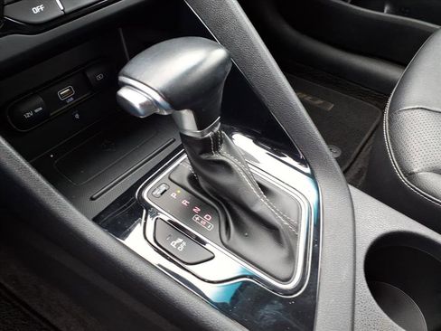 Used 2022 Kia Niro EX Premium image 26