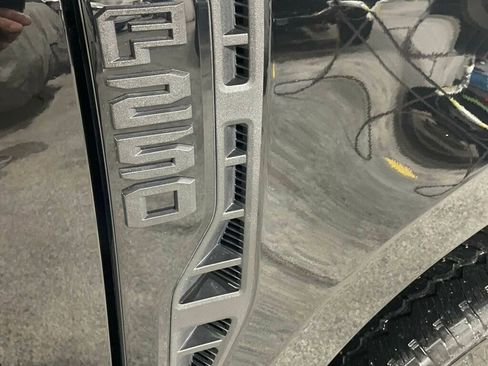 Used 2023 Ford F250 Lariat w/ Sport Appearance Package image 10