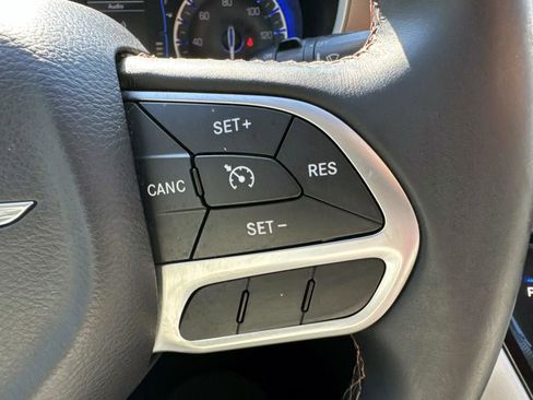 Used 2017 Chrysler Pacifica Touring-L image 23