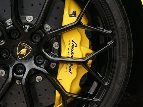 Used 2024 Lamborghini Huracan Tecnica image 31