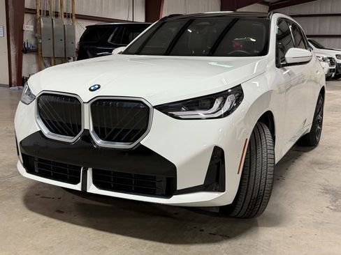 Used 2025 BMW X3 xDrive30i w/ M Sport Package image 3