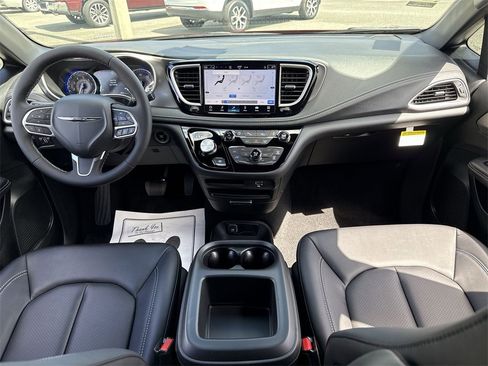 New 2026 Chrysler Pacifica Select image 26