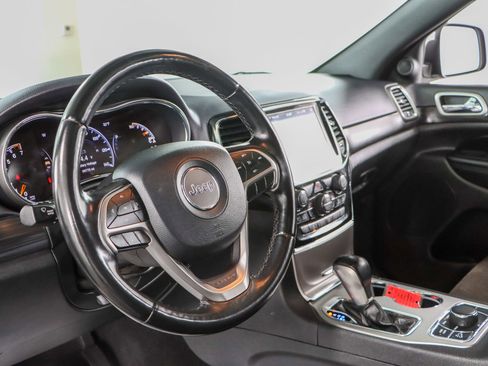 Used 2020 Jeep Grand Cherokee Altitude image 23