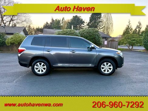 Used 2013 Toyota Highlander 4WD w/ Cold Weather Pkg image 4