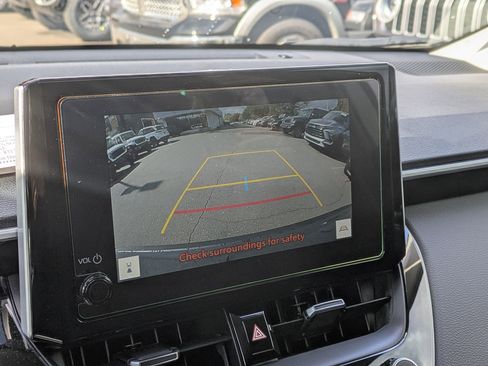 Used 2025 Toyota Corolla Cross XLE image 14