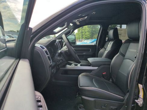New 2026 RAM 2500 Laramie AWD/4WD image 12