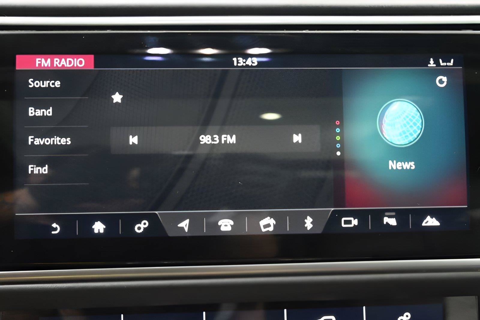 Used 2018 Land Rover Range Rover Supercharged AWD/4WD image 26