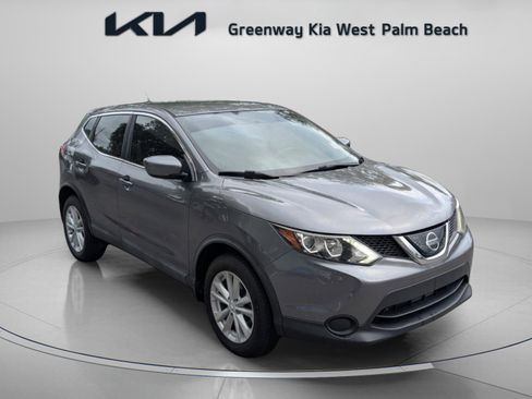Used 2018 Nissan Rogue Sport S w/ S Appearance Package image 2