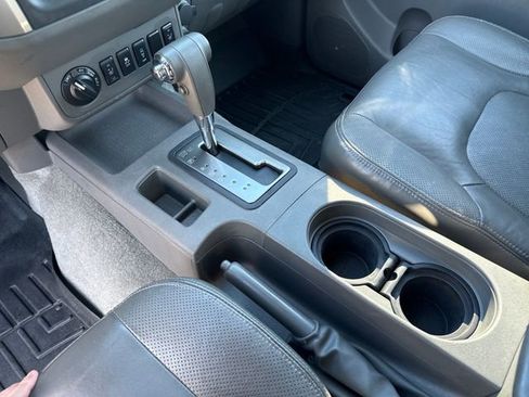 Used 2014 Nissan Frontier SL w/ SL Moonroof Package image 26