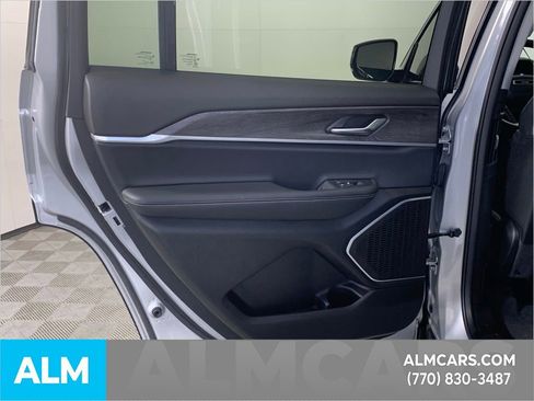 Used 2022 Jeep Grand Cherokee L Limited image 34