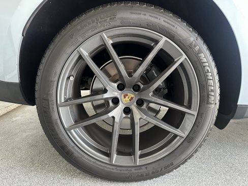 Used 2023 Porsche Macan Turbo image 43