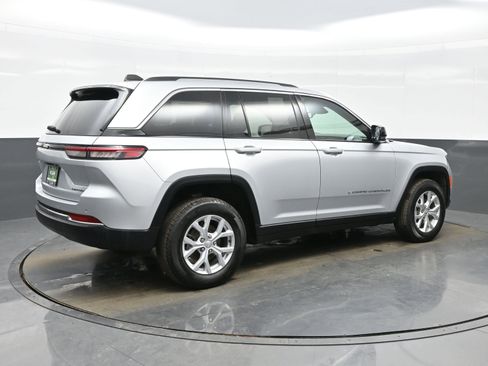 Used 2024 Jeep Grand Cherokee Limited image 6