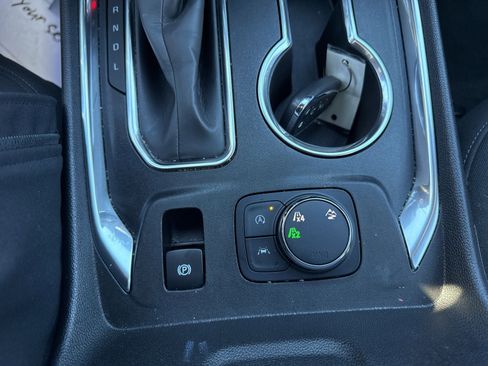 Used 2023 Chevrolet Traverse LT image 20