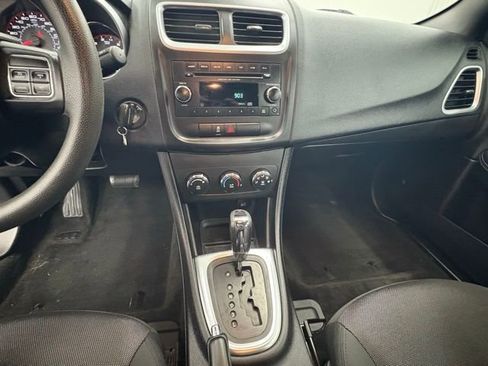 Used 2012 Dodge Avenger SE image 16