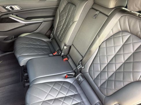 Used 2025 BMW X7 xDrive40i w/ M Sport Package image 13