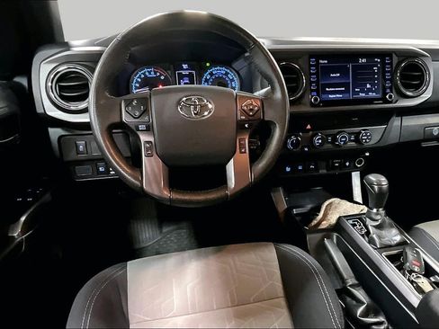 Used 2020 Toyota Tacoma TRD Sport w/ Technology Package AWD/4WD image 6