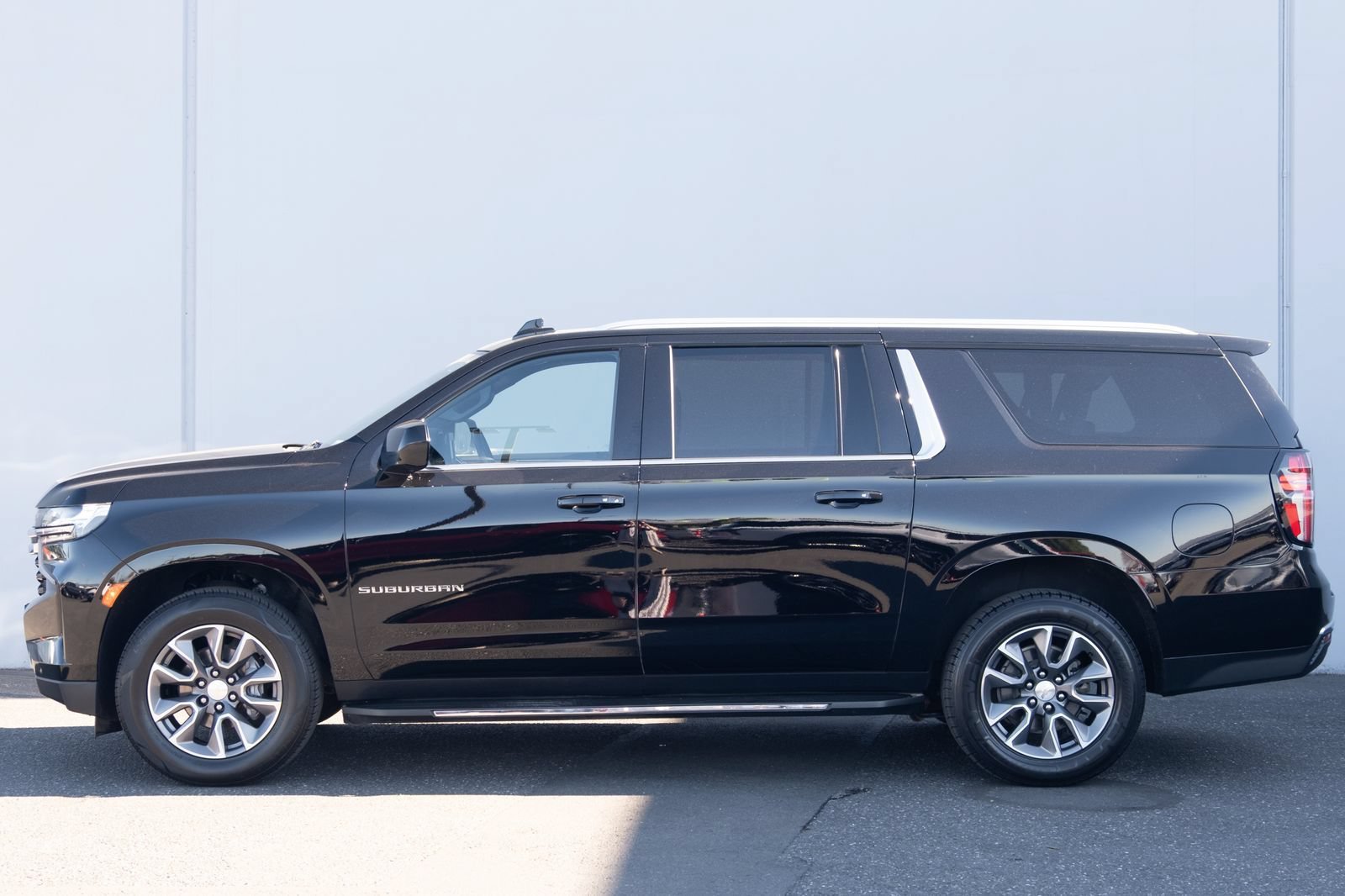 Used 2024 Chevrolet Suburban LS AWD/4WD image 26