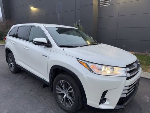 Used 2019 Toyota Highlander LE image 11