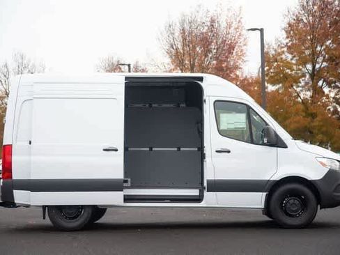 Used 2025 Mercedes-Benz Sprinter 2500 image 7