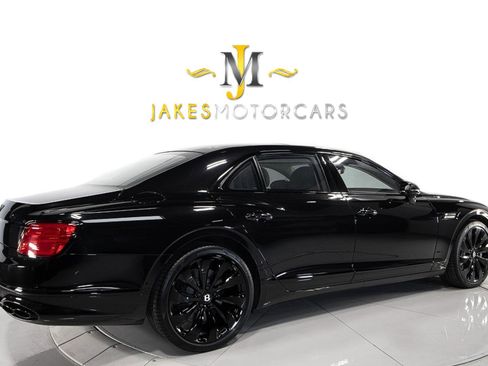 Used 2023 Bentley Flying Spur Azure image 10