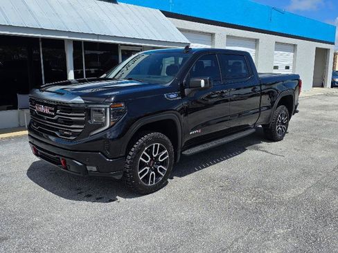 Used 2022 GMC Sierra 1500 AT4 w/ AT4 Premium Package AWD/4WD image 2