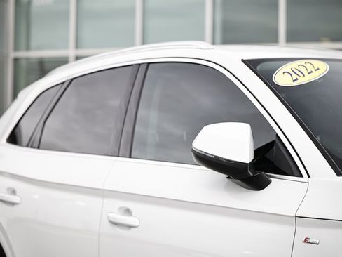 Used 2022 Audi Q5 2.0T Premium image 3