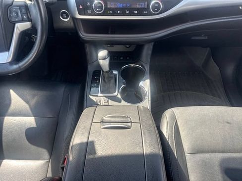 Used 2014 Toyota Highlander XLE AWD/4WD image 13
