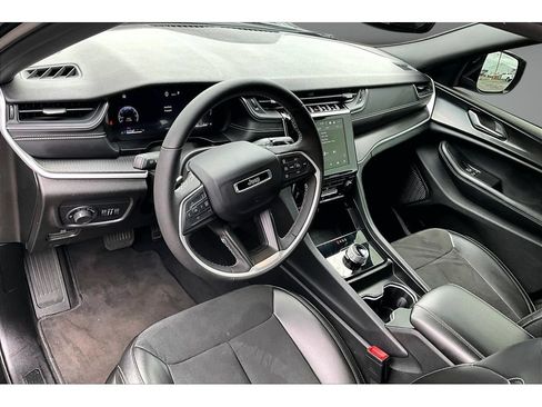 Certified 2024 Jeep Grand Cherokee L Altitude AWD/4WD image 17